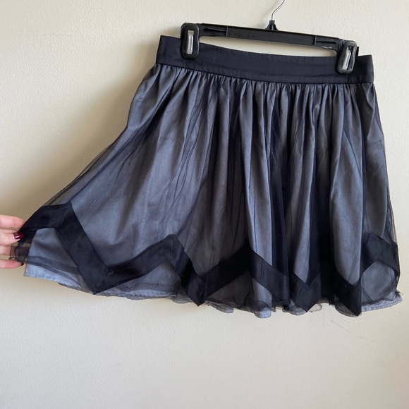 Cute mesh overlay skirt - Picture 2 of 3